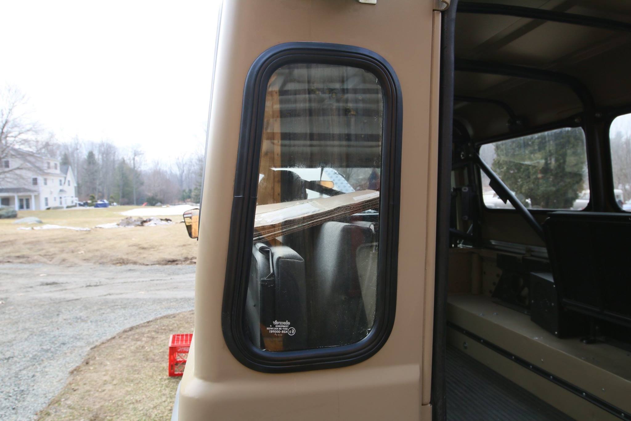 The rear windows are installed. This was much more tricky that it looks.