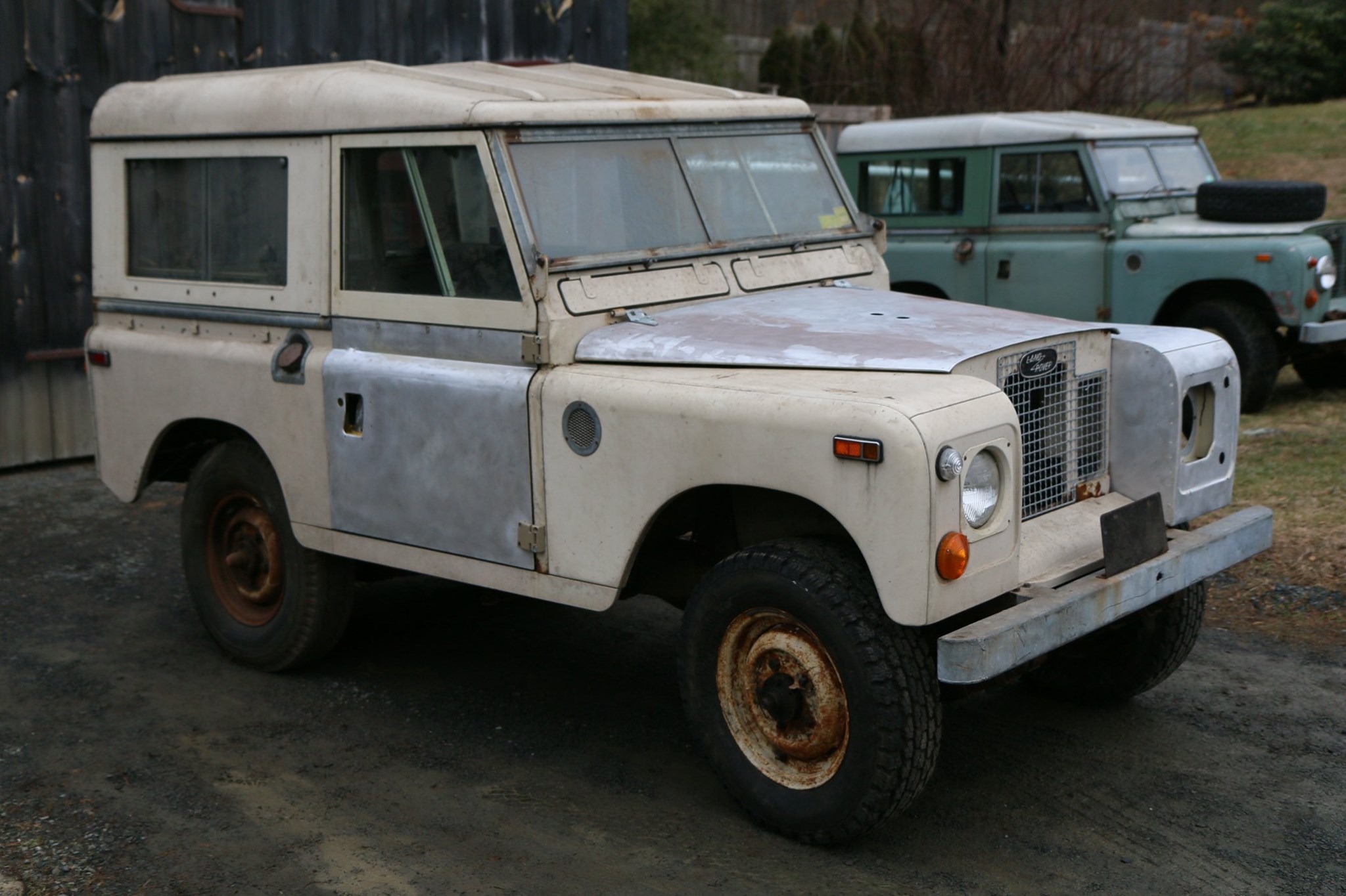 1971 Land Rover Series IIa in Limestone Photo 1