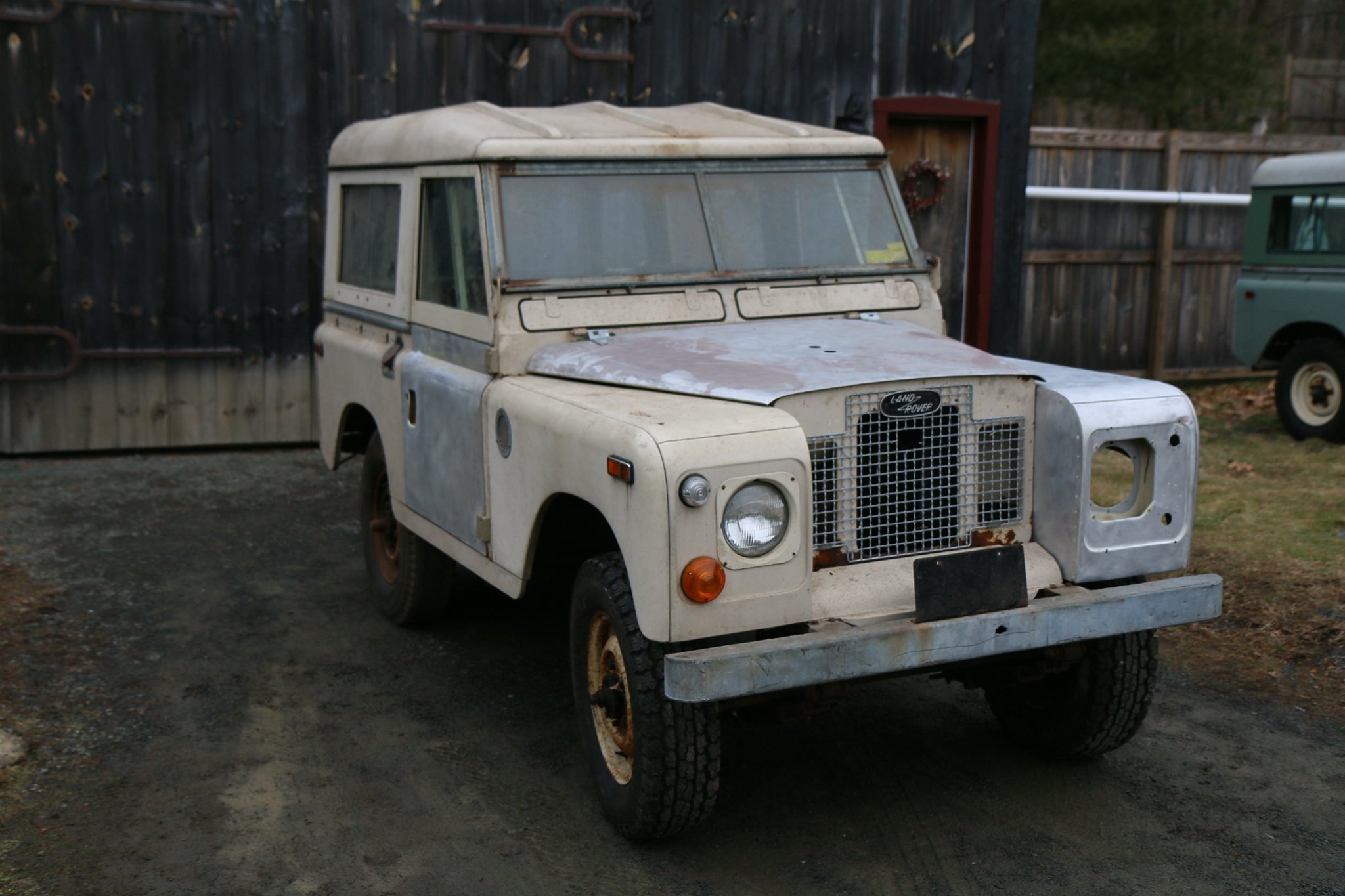 1971 Land Rover Series IIa in Limestone Photo 2