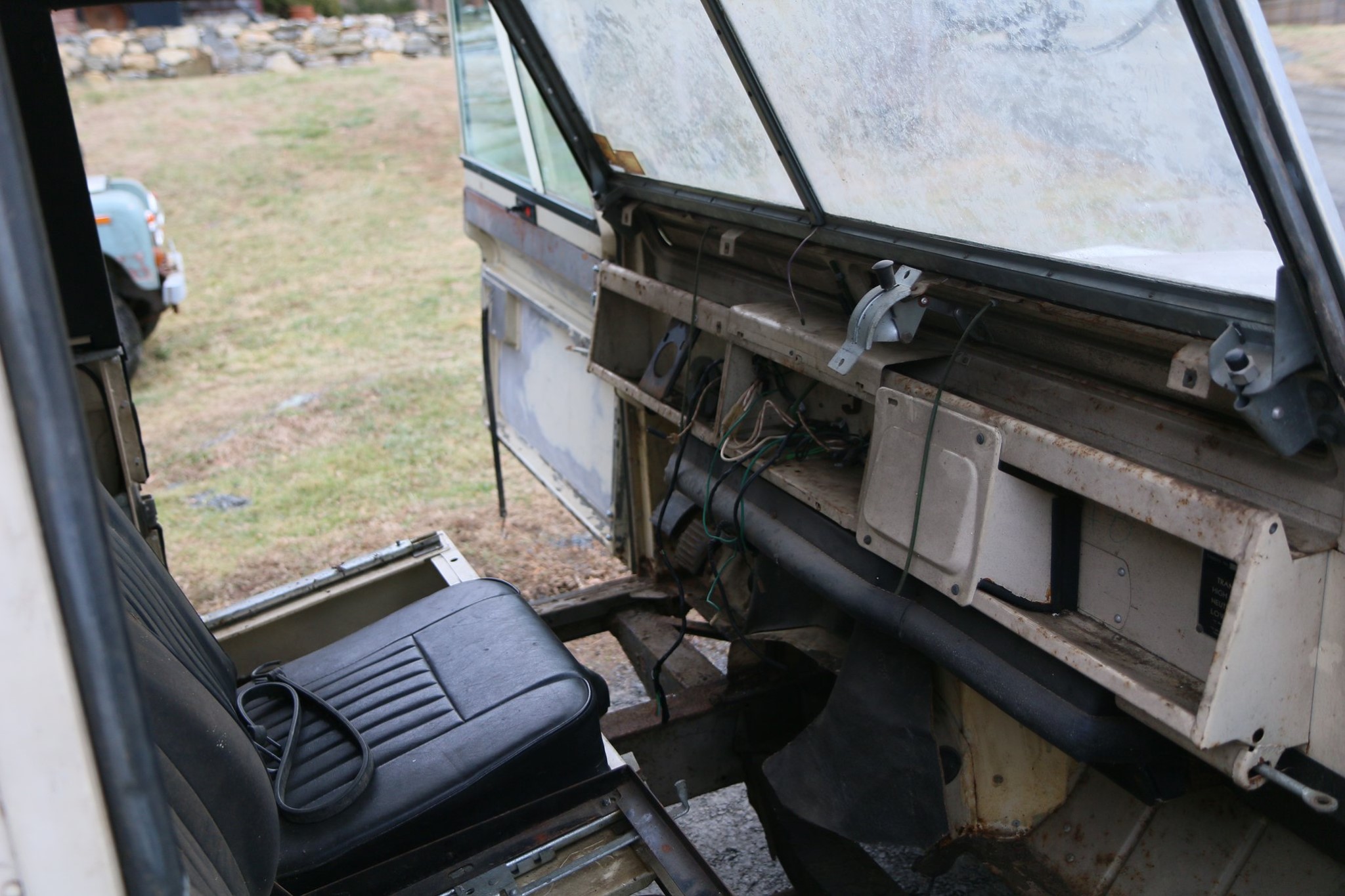 1971 Land Rover Series IIa in Limestone Photo 41