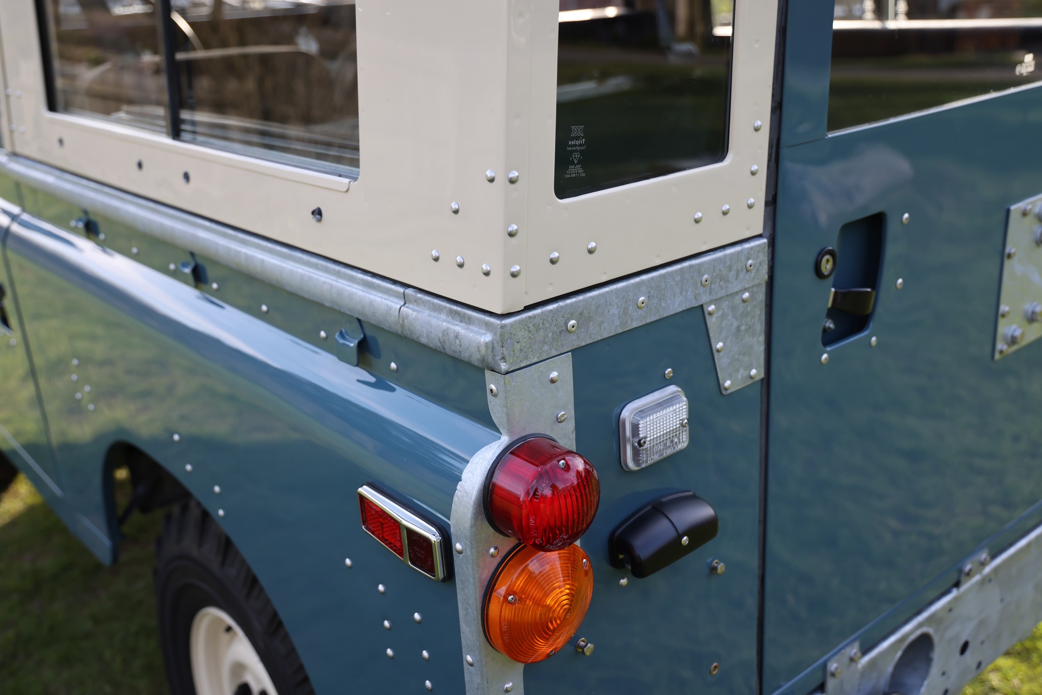 1974 Land Rover Series III Marine Blue Restored 12