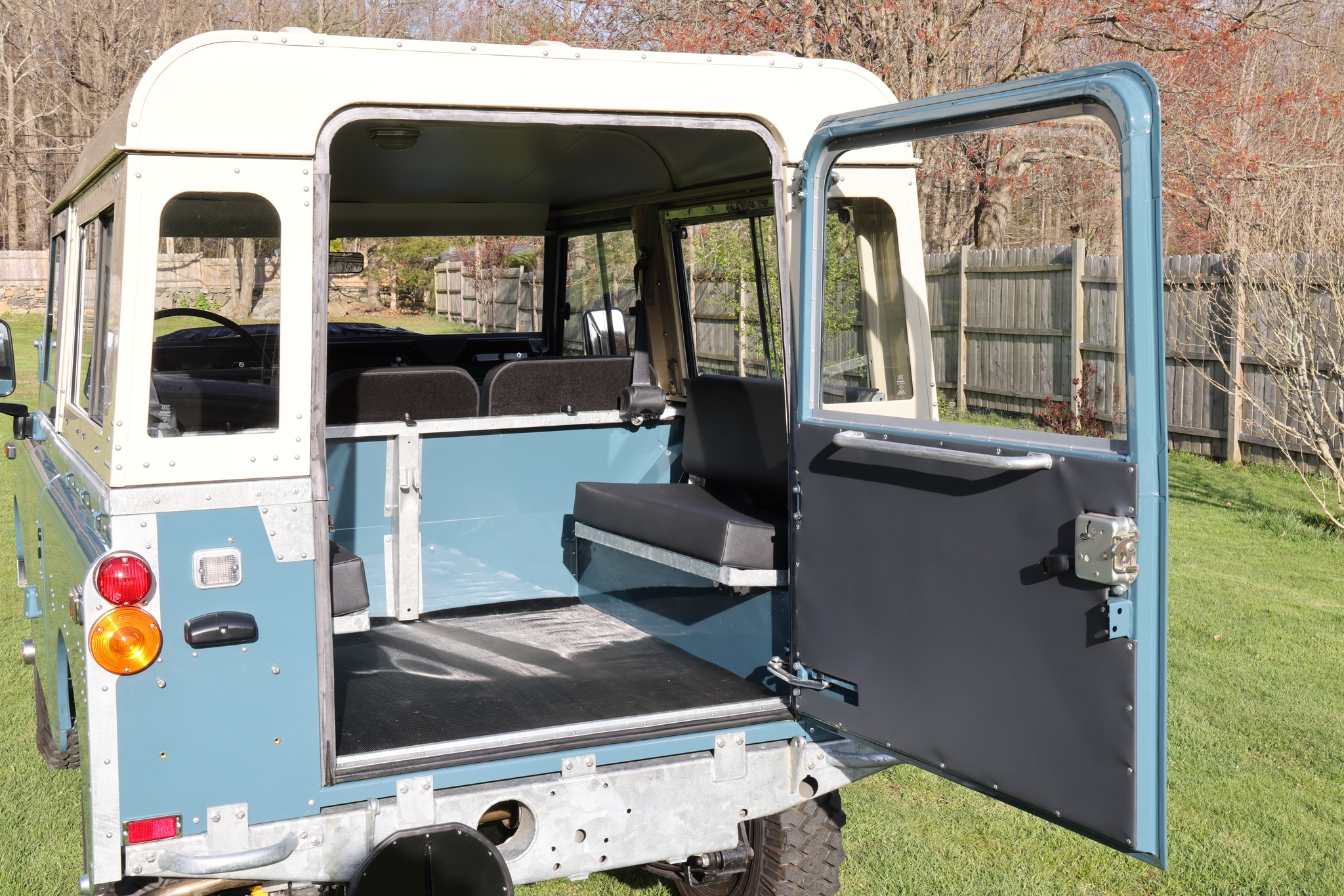 1974 Land Rover Series III Marine Blue Restored 13