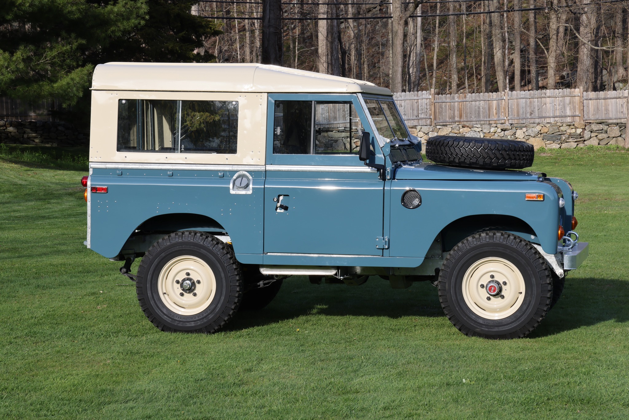 1974 Land Rover Series III Marine Blue Restored 7