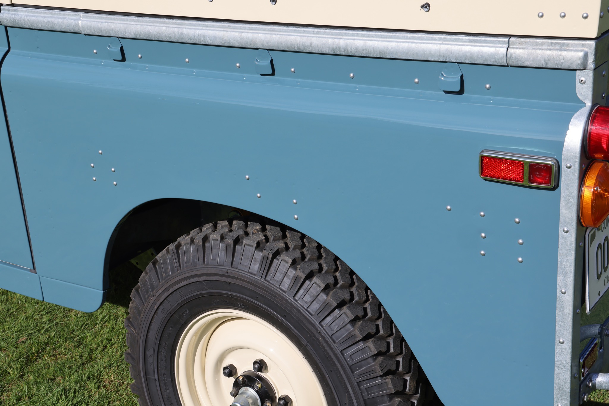 1974 Land Rover Series III Marine Blue Restored 9