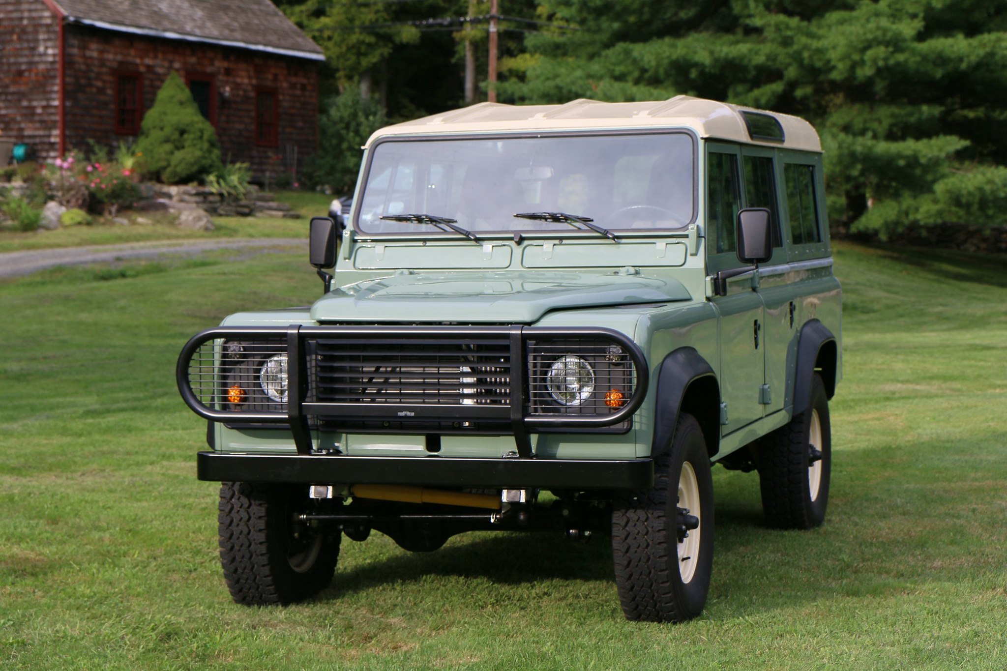 1983 Land Rover Defender 110 Pastel Green Photo 1