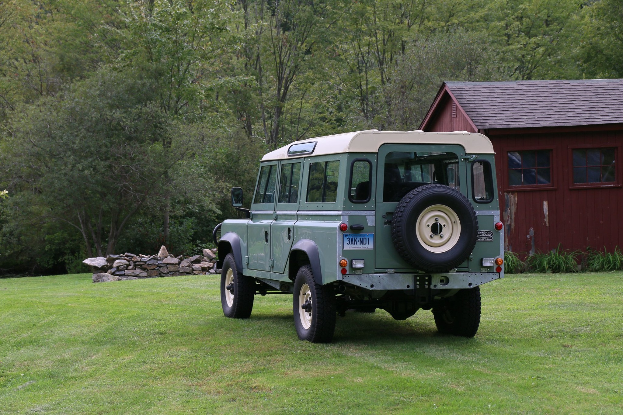 1983 Land Rover Defender 110 Pastel Green Photo 2