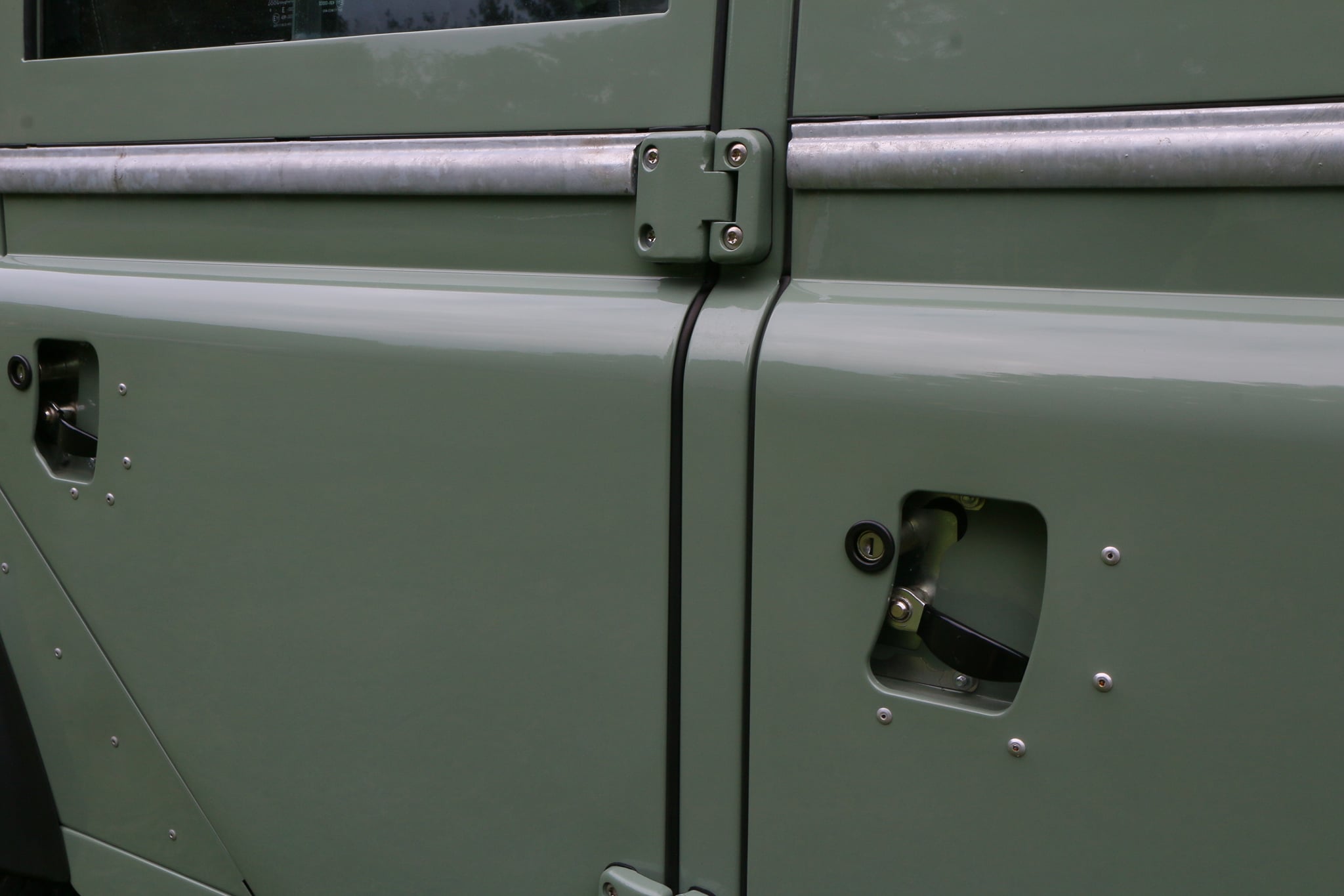 1983 Land Rover Defender 110 Pastel Green Photo 20