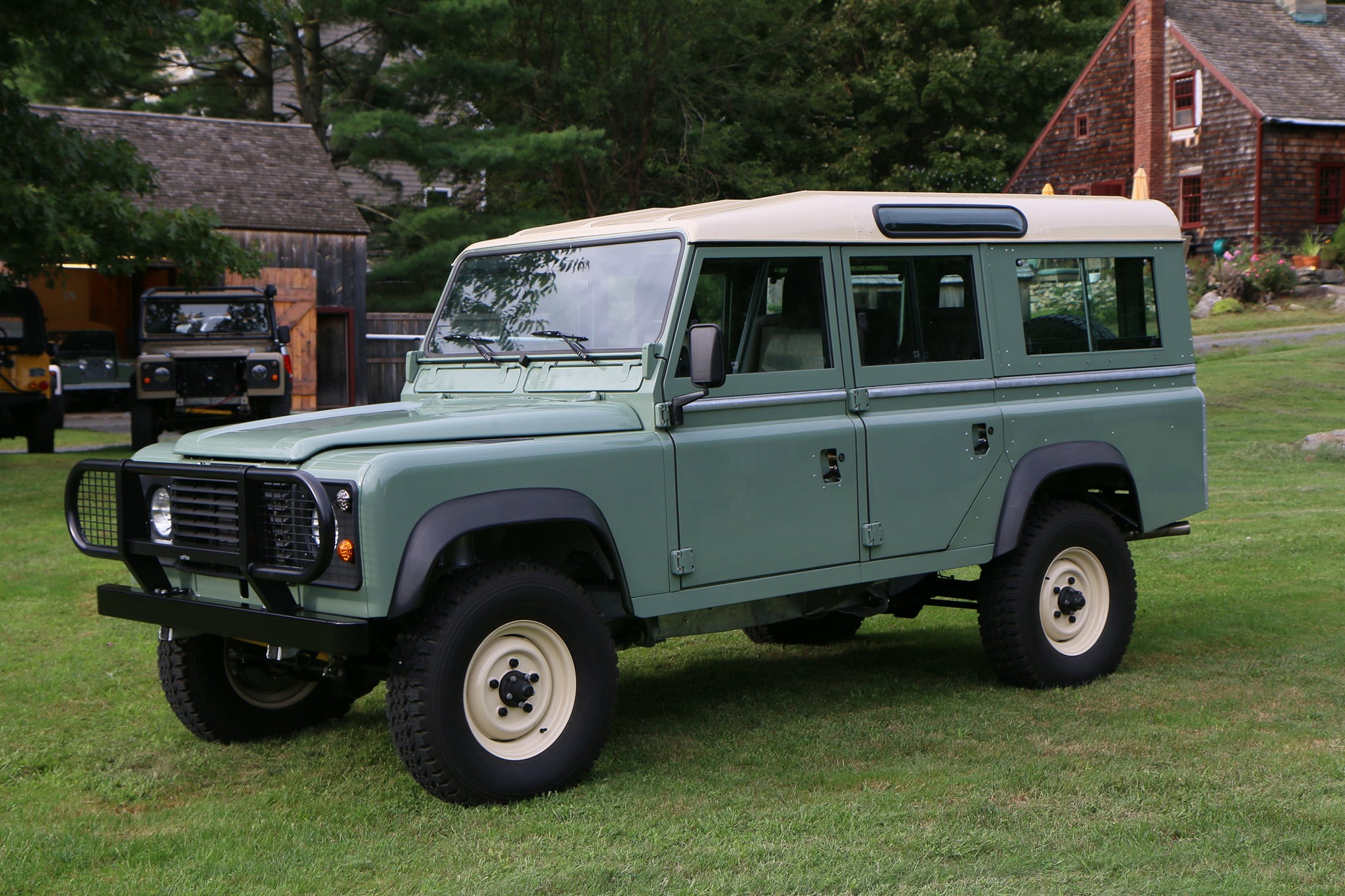 1983 Land Rover Defender 110 Pastel Green Photo 5