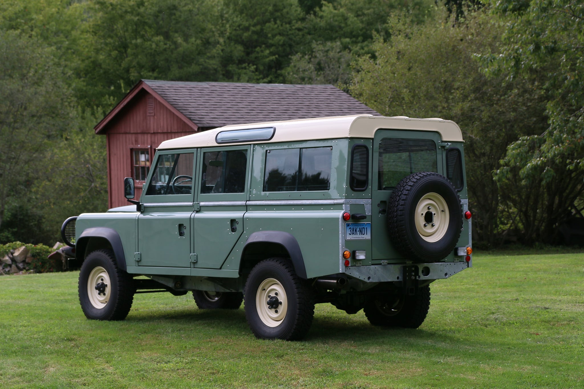 1983 Land Rover Defender 110 Pastel Green Photo 8