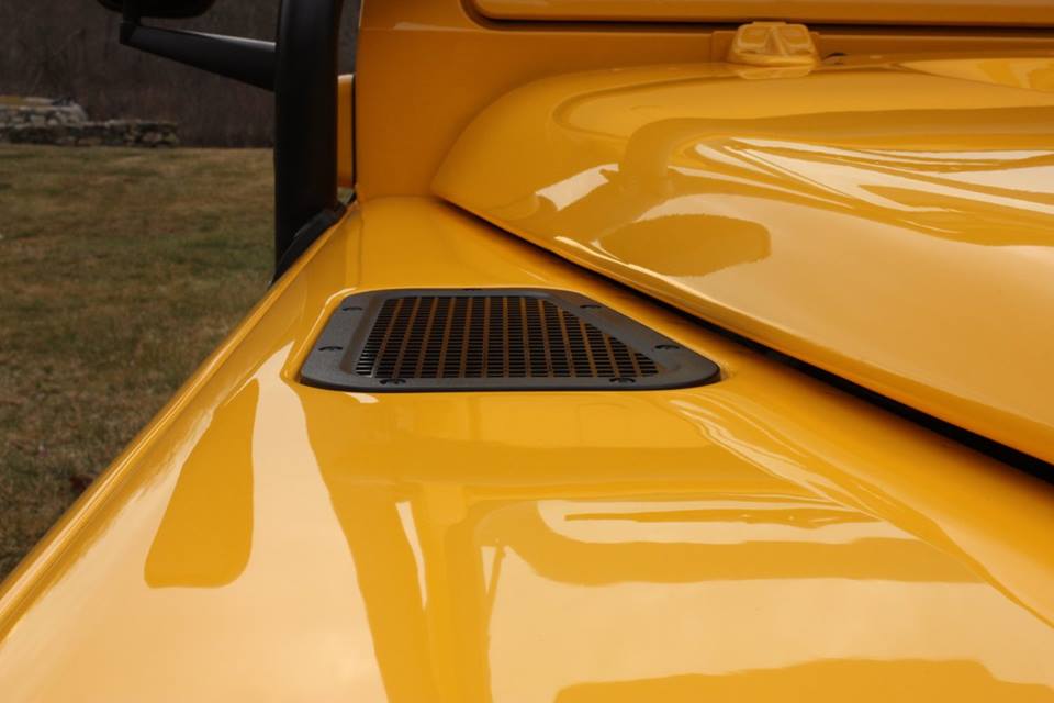 New genuine Land Rover fender top vents are installed.